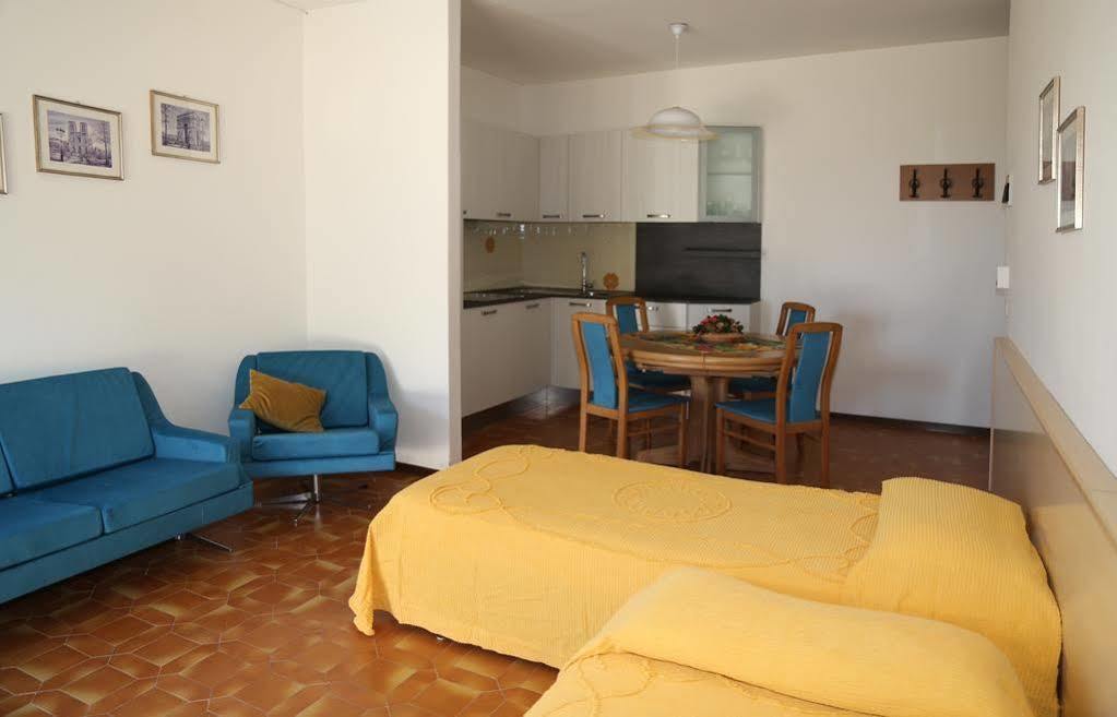 Hotel Berna เอราเกลอามาเร ภายนอก รูปภาพ
